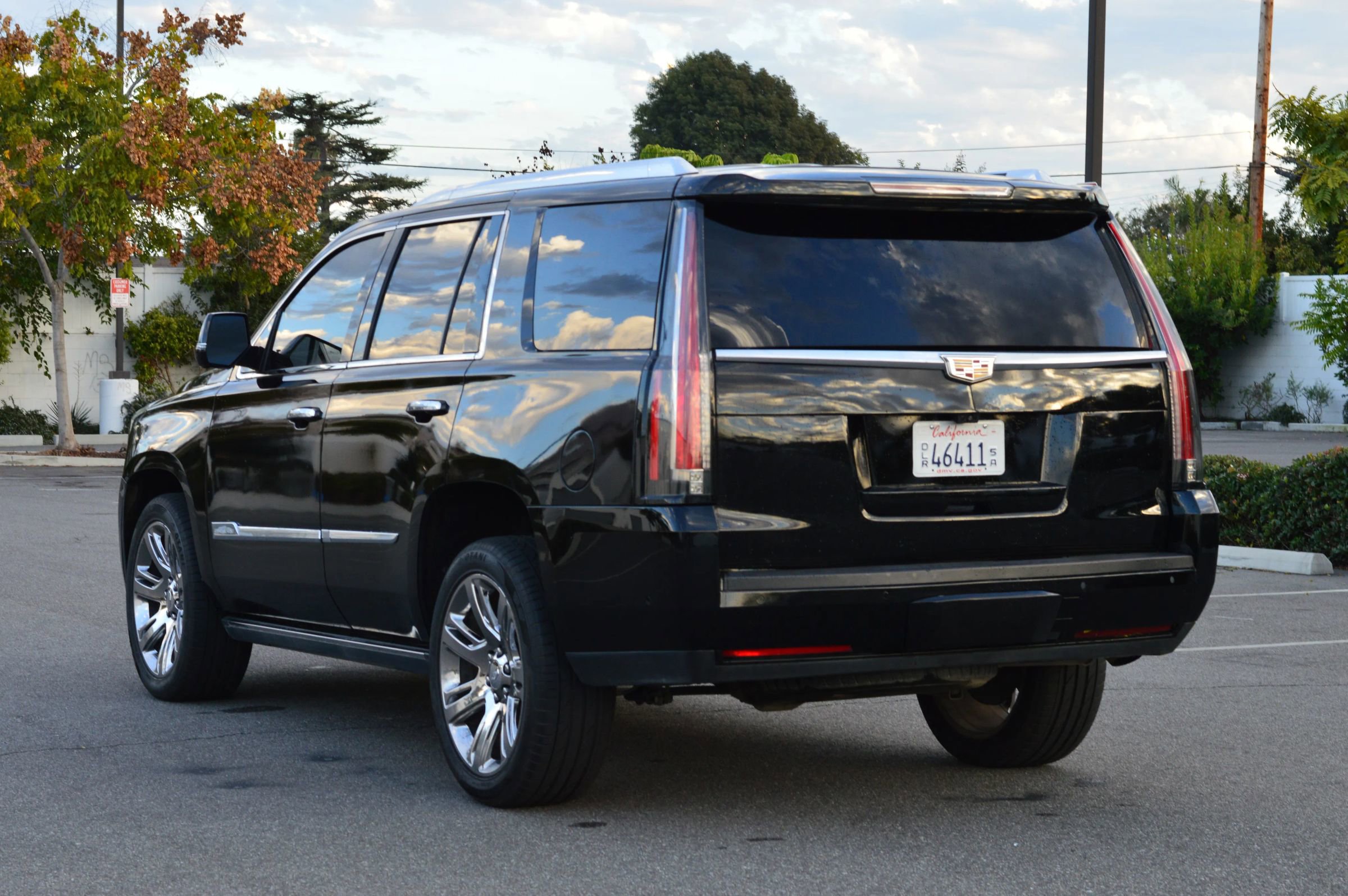 Used 2017 Cadillac Escalade Premium Luxury image 5