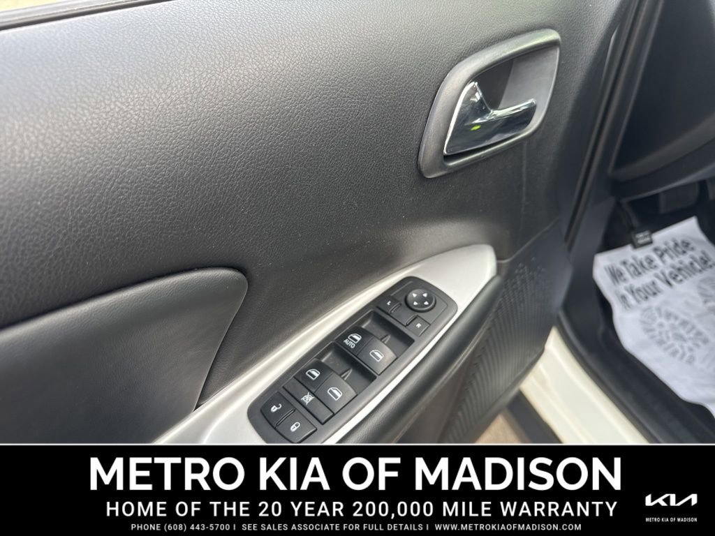 Used 2019 Dodge Journey SE w/ Blacktop Package image 12