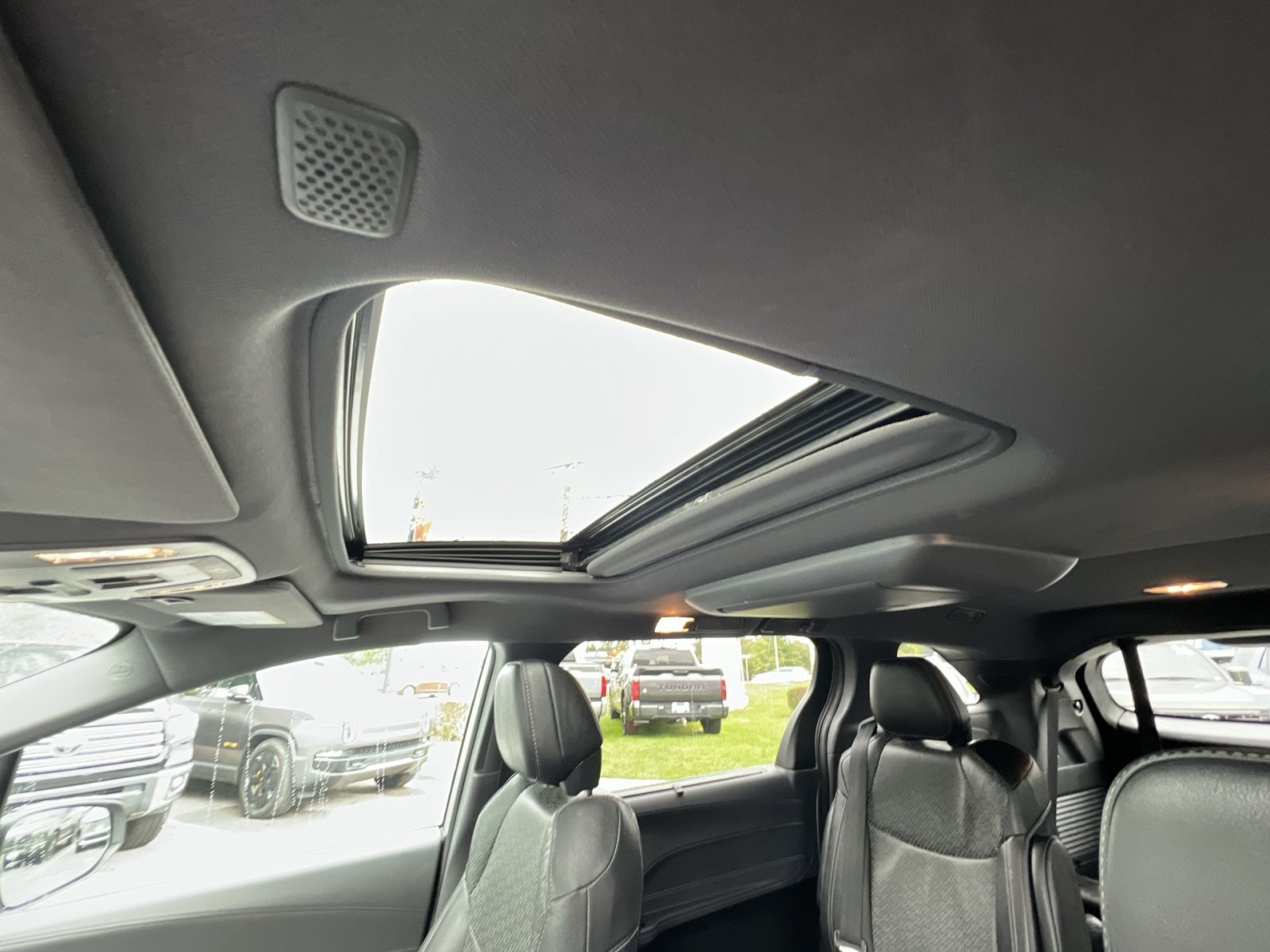 Used 2023 Toyota Sienna XSE AWD/4WD image 24