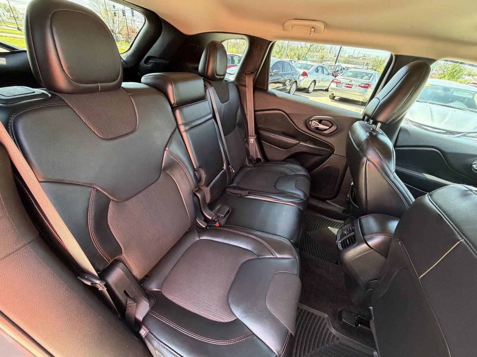 Used 2015 Jeep Cherokee Trailhawk w/ Cold Weather Group image 16