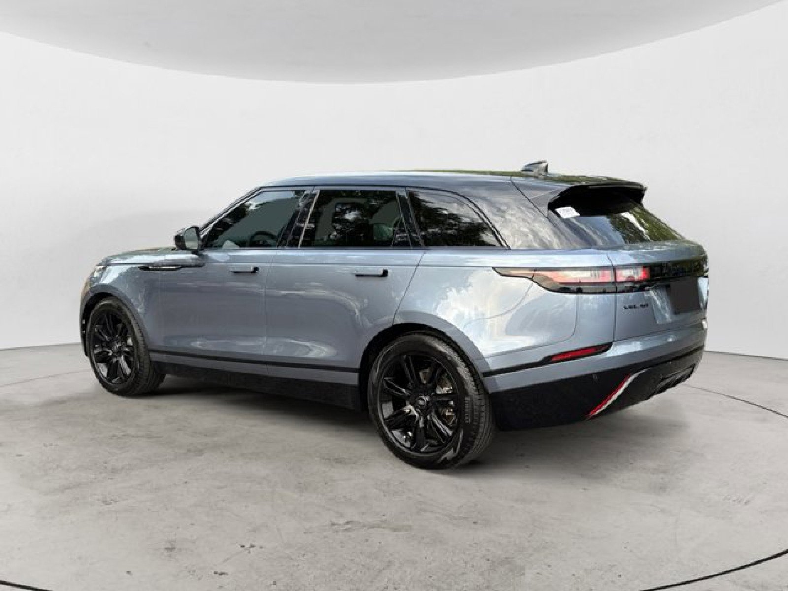 Certified 2022 Land Rover Range Rover Velar R-Dynamic S image 6