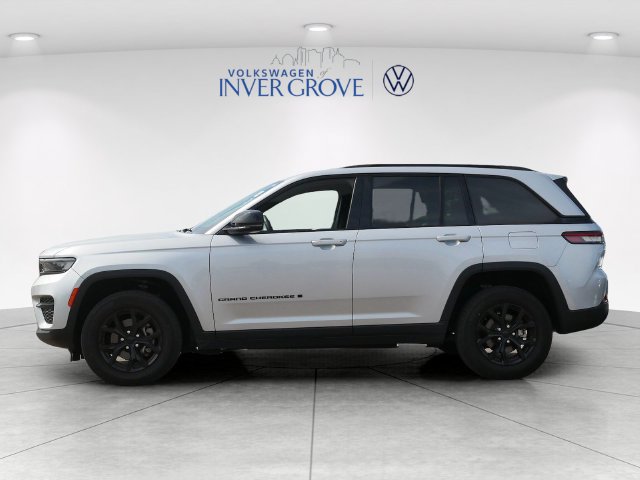 Used 2024 Jeep Grand Cherokee Altitude AWD/4WD image 4