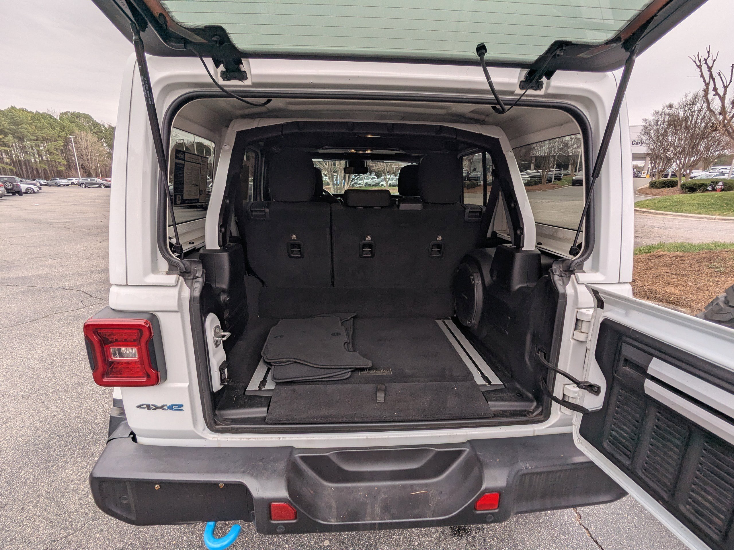 Used 2021 Jeep Wrangler Unlimited Rubicon 4xe w/ Cold Weather Group image 15