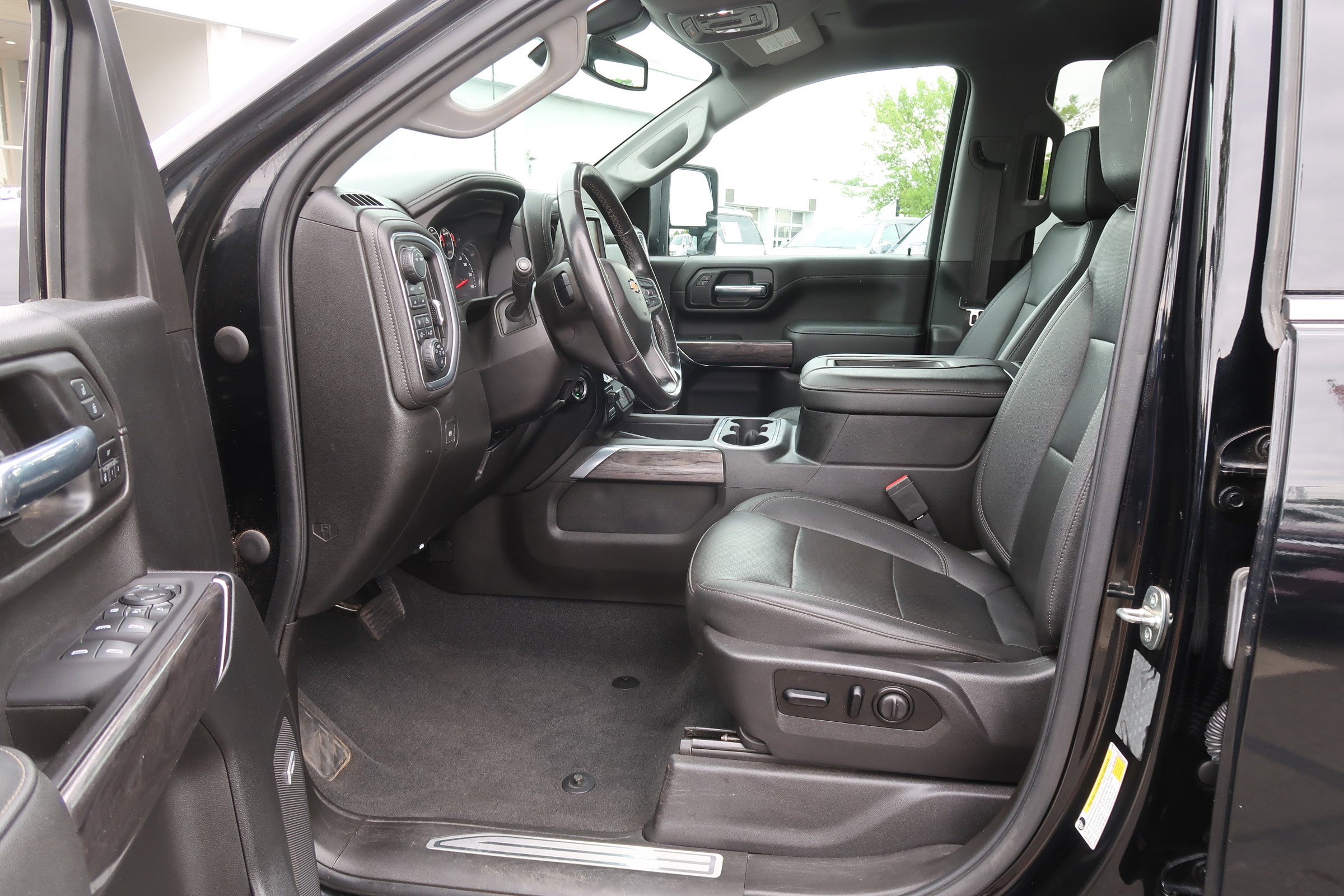 Used 2021 Chevrolet Silverado 2500 LTZ w/ LTZ Plus Package AWD/4WD image 16