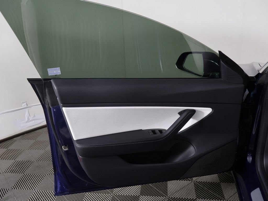 Used 2018 Tesla Model 3 Long Range AWD/4WD image 17