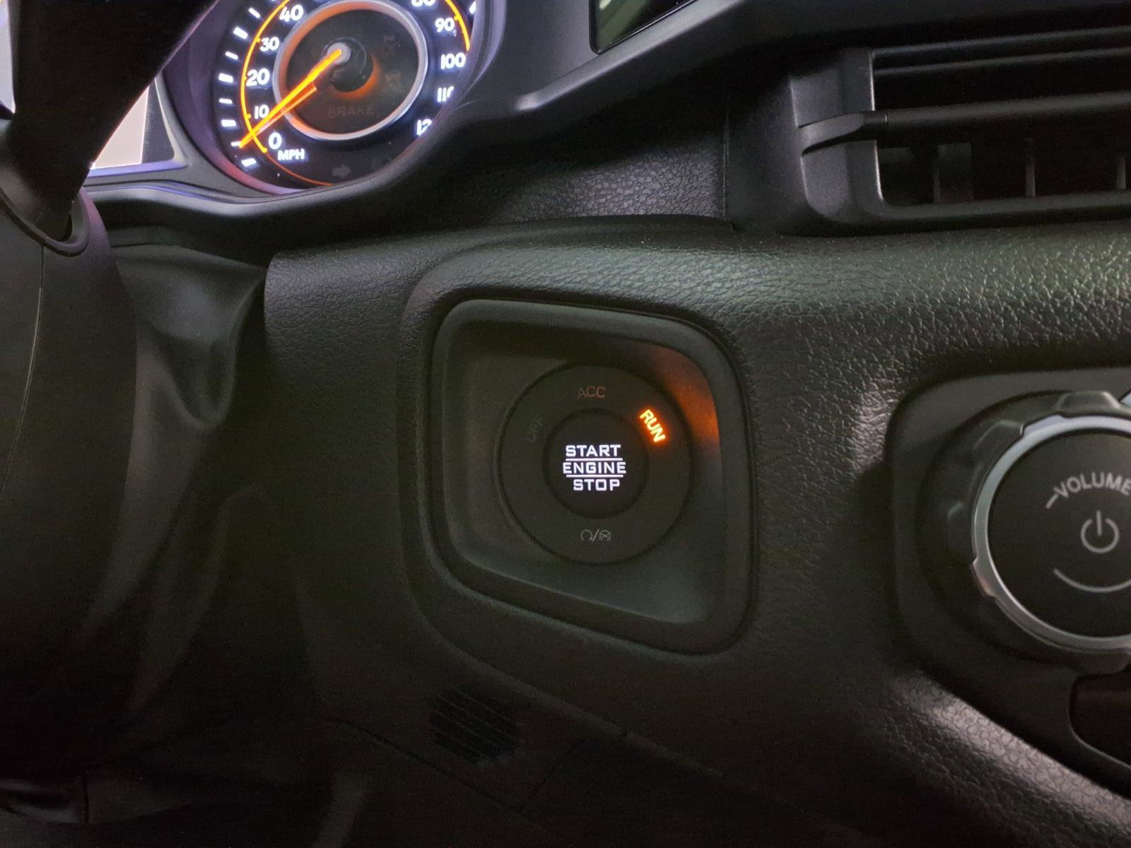 Used 2025 Jeep Gladiator Sport AWD/4WD image 24