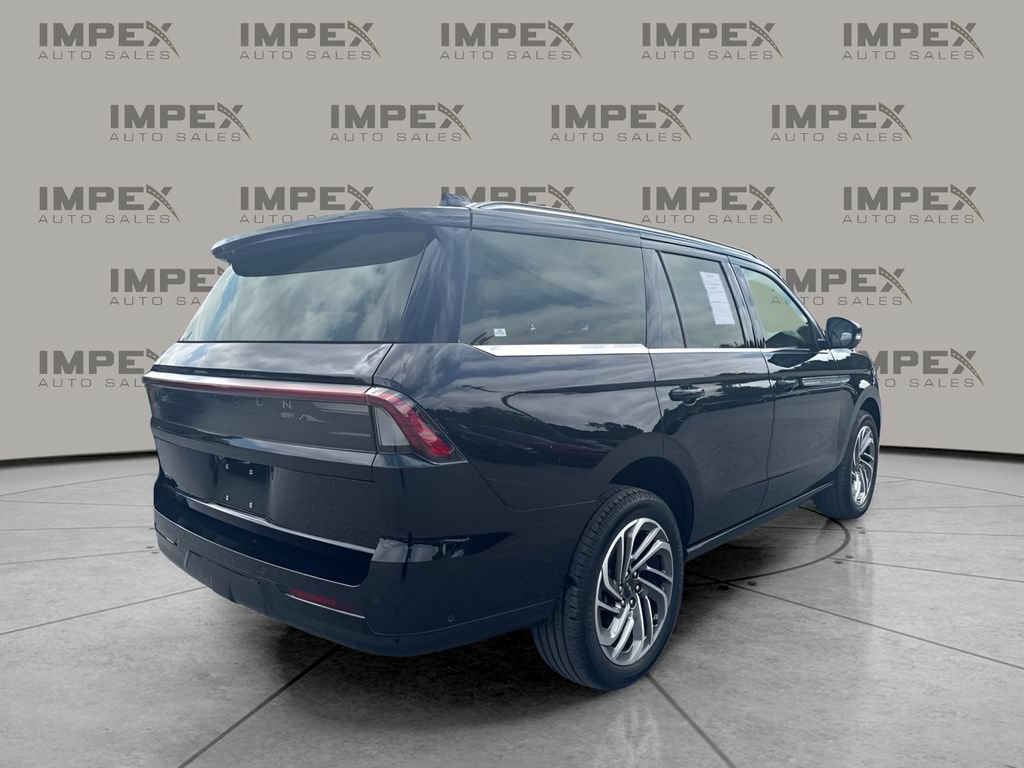 Used 2025 Lincoln Navigator Reserve AWD/4WD image 3