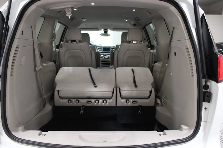 Used 2021 Chrysler Voyager Lxi FWD image 14