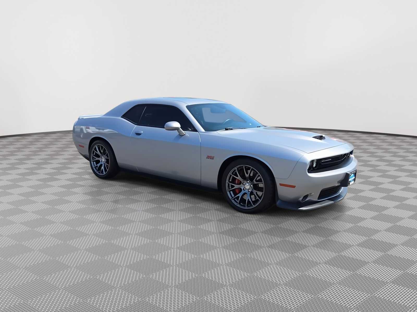 Used 2016 Dodge Challenger SRT w/ Technology Group RWD image 2