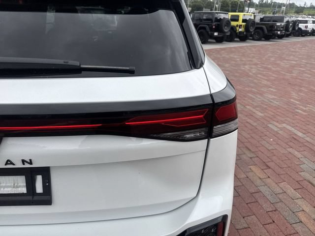 Used 2026 Volkswagen Tiguan SE R-Line FWD image 11