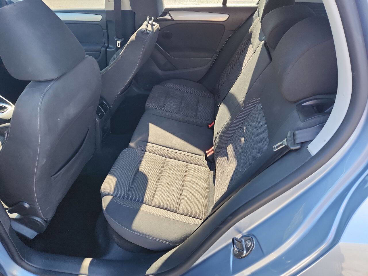 Used 2011 Volkswagen Golf TDI image 17