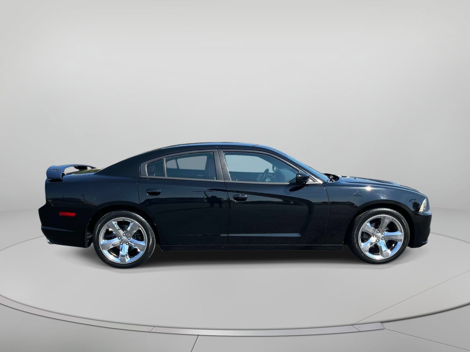 Used 2013 Dodge Charger SXT Plus RWD image 2