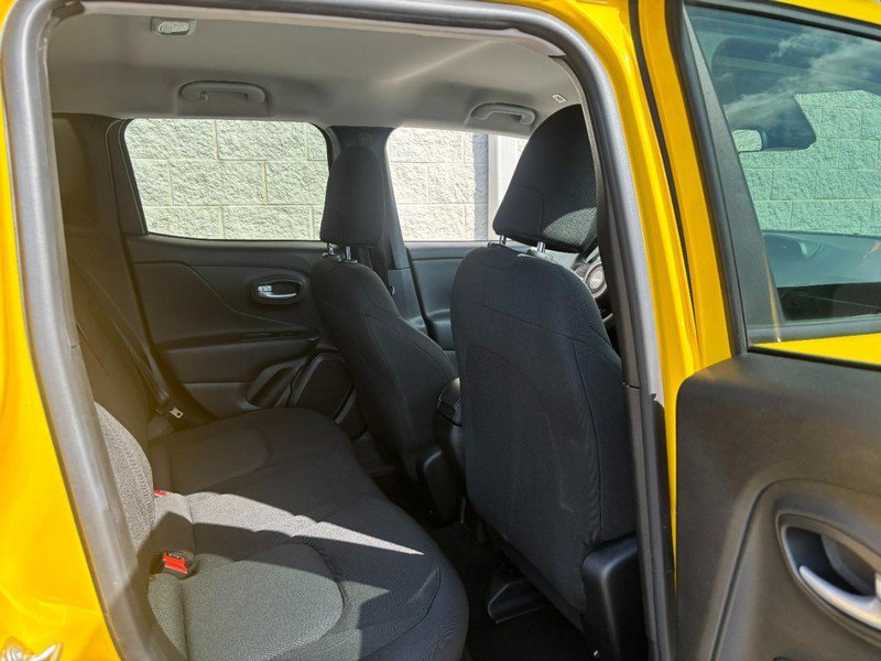 Used 2023 Jeep Renegade Latitude AWD/4WD image 12