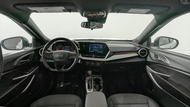 Used 2025 Chevrolet Trax RS w/ Sunroof Package FWD image 27