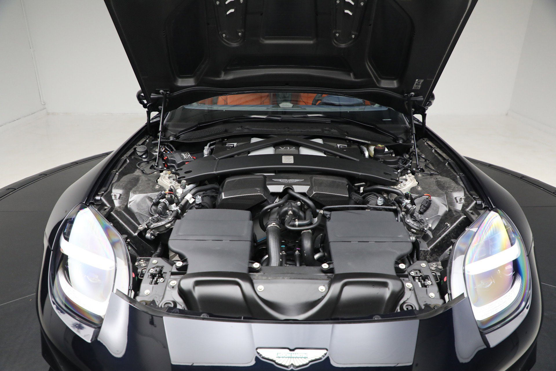 New 2025 Aston Martin Vanquish image 34