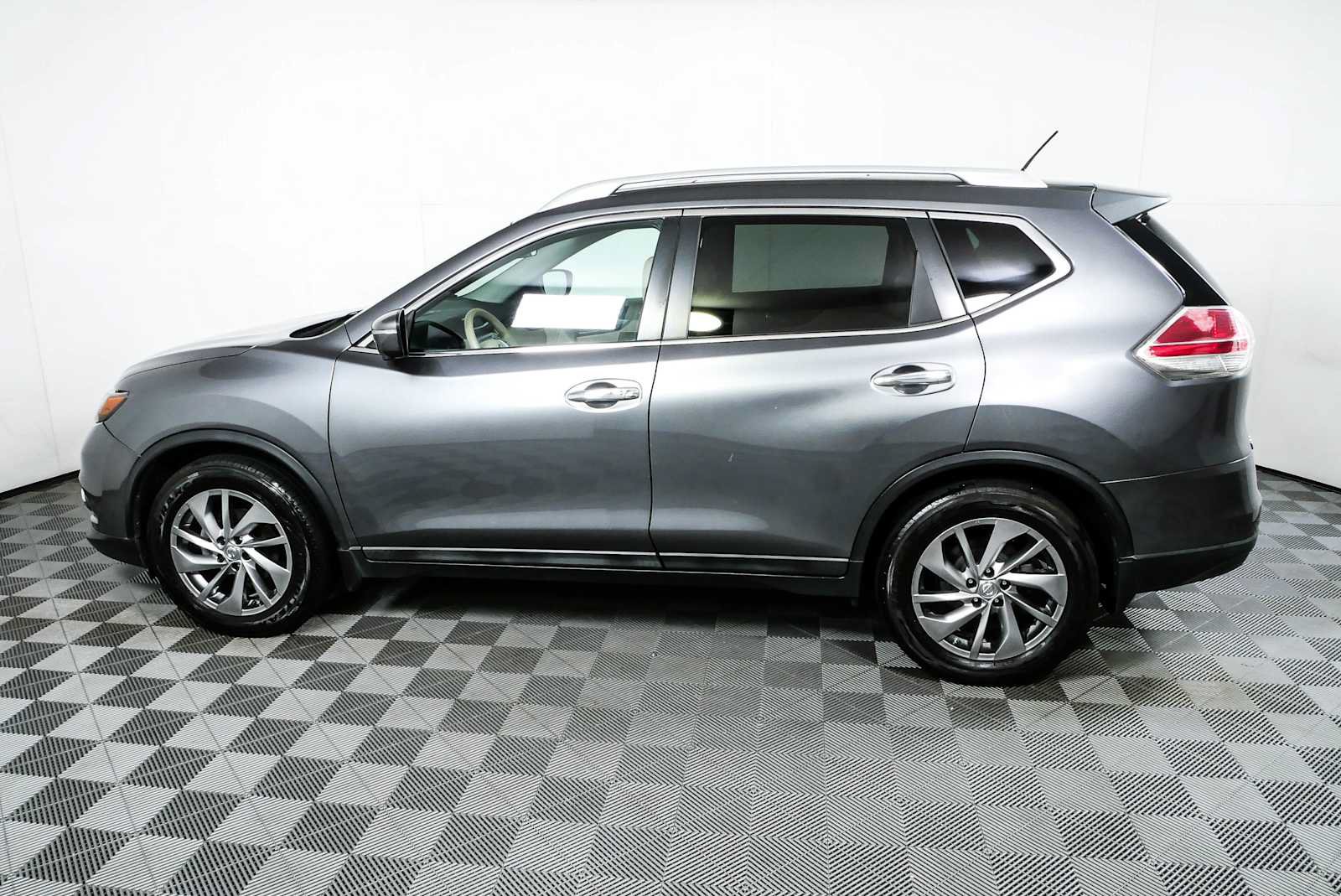 Used 2014 Nissan Rogue SL w/ SL Premium Package FWD image 29