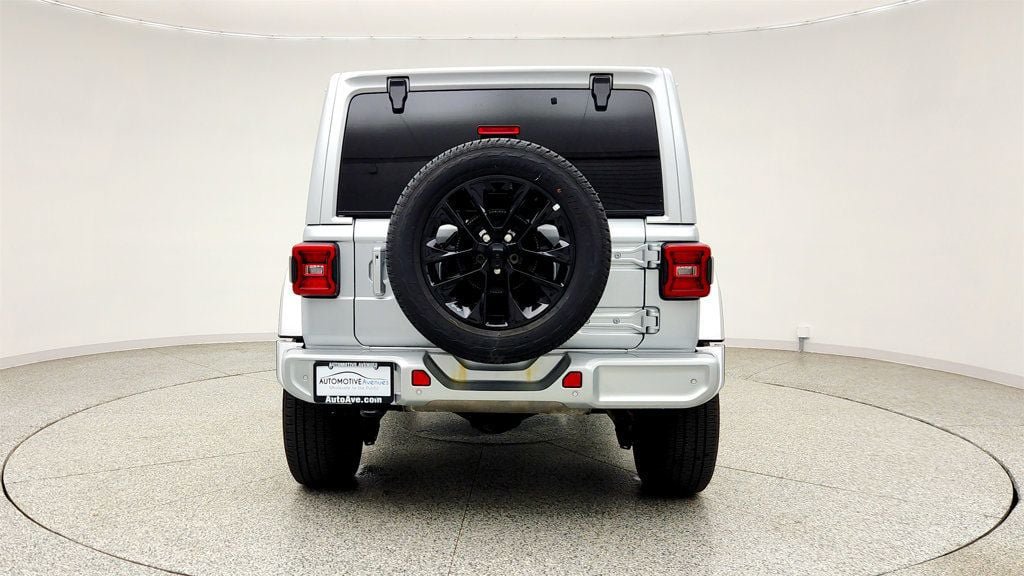 Used 2022 Jeep Wrangler Unlimited Sahara AWD/4WD image 6