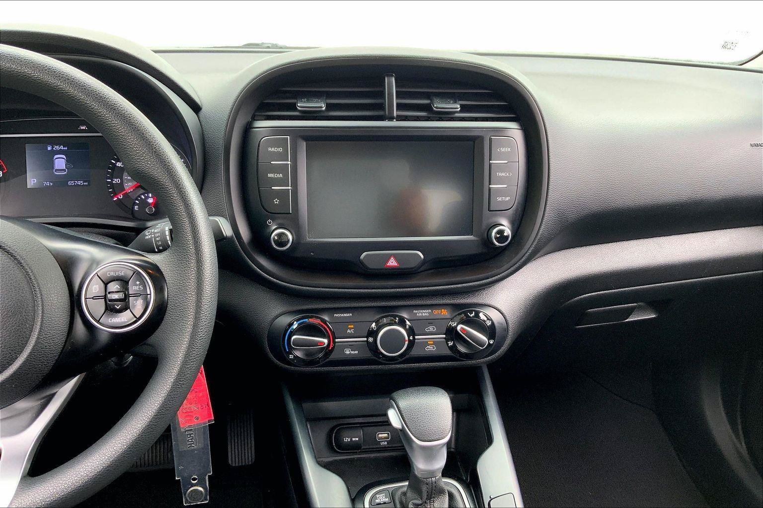 Used 2022 Kia Soul LX w/ Technology Package FWD image 6