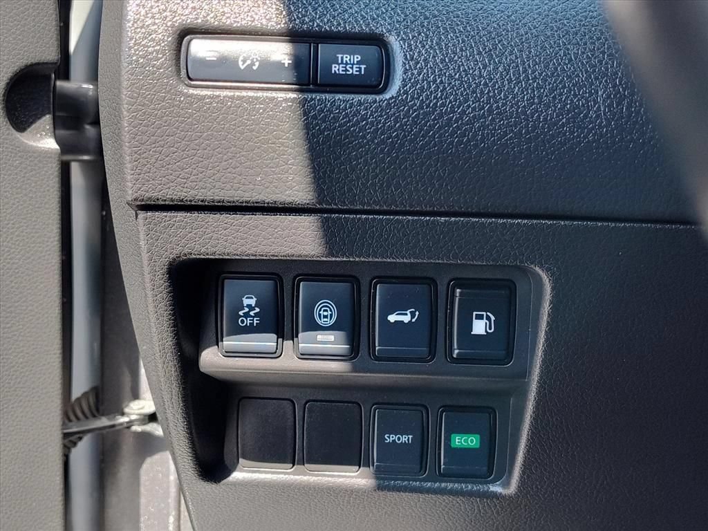 Used 2020 Nissan Rogue SV FWD image 18