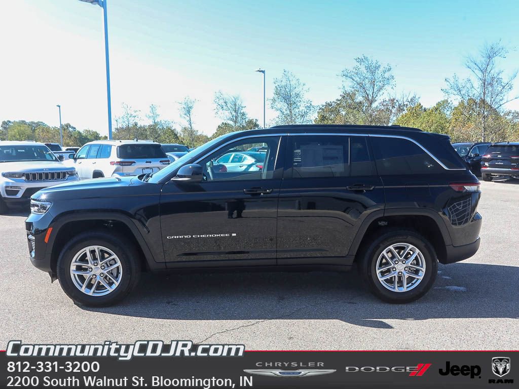 New 2025 Jeep Grand Cherokee Laredo X w/ Luxury Tech Group I AWD/4WD image 4