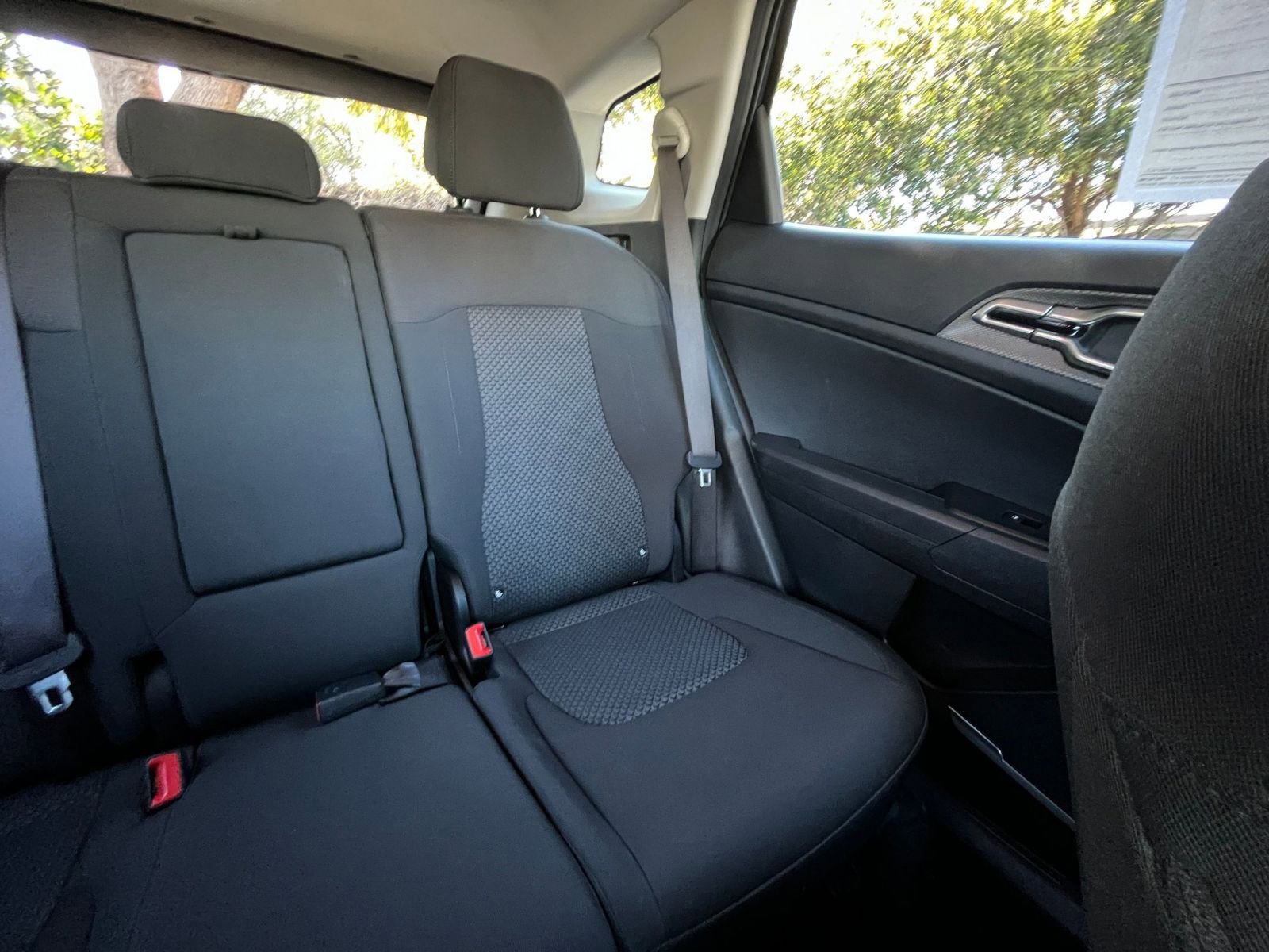 Used 2025 Kia Sportage LX image 36