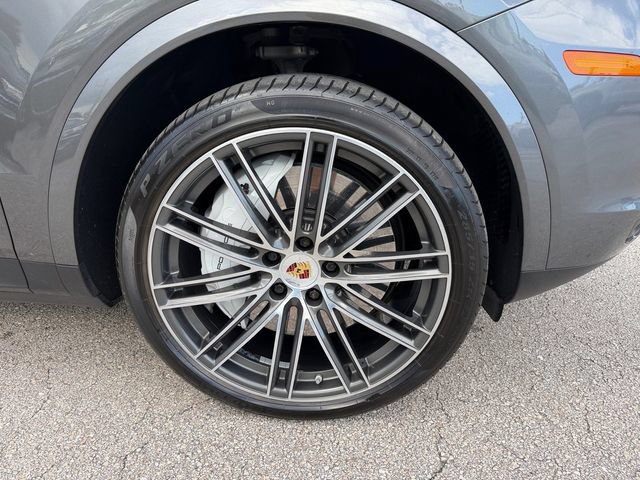 Used 2022 Porsche Cayenne AWD/4WD image 17