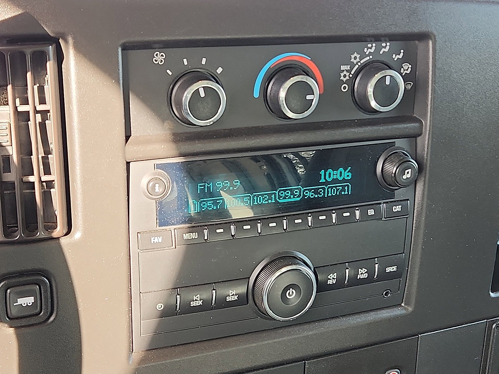 Used 2020 GMC Savana 2500 w/ Driver Convenience Package image 13