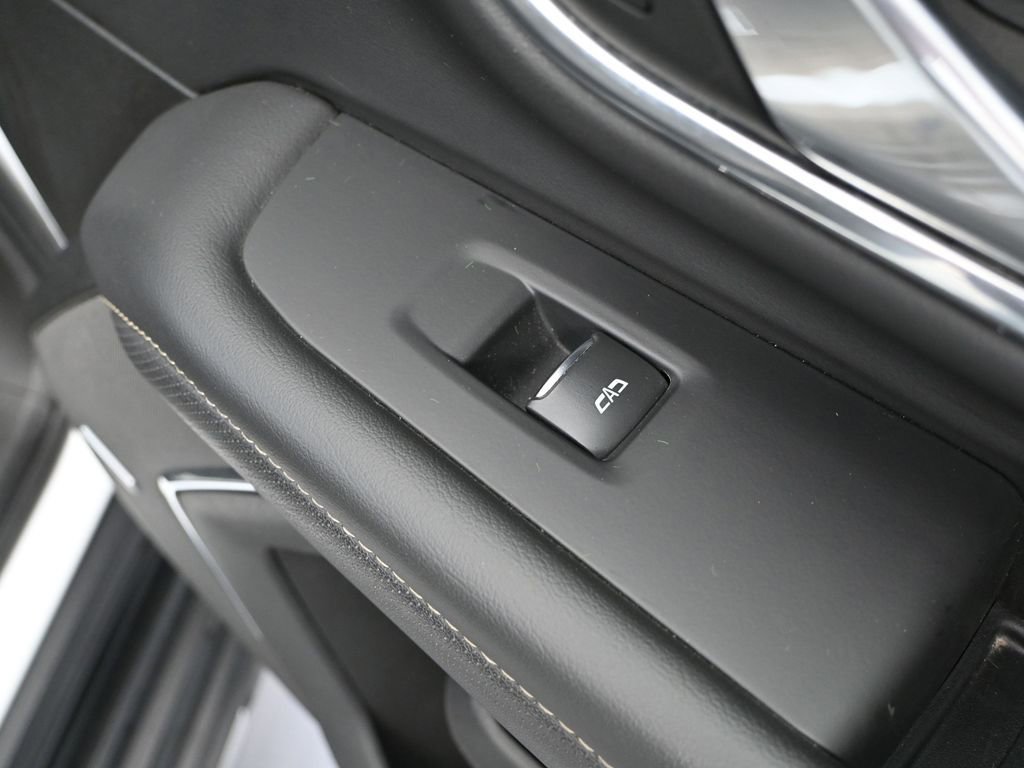 Used 2023 Chevrolet Suburban Premier image 57