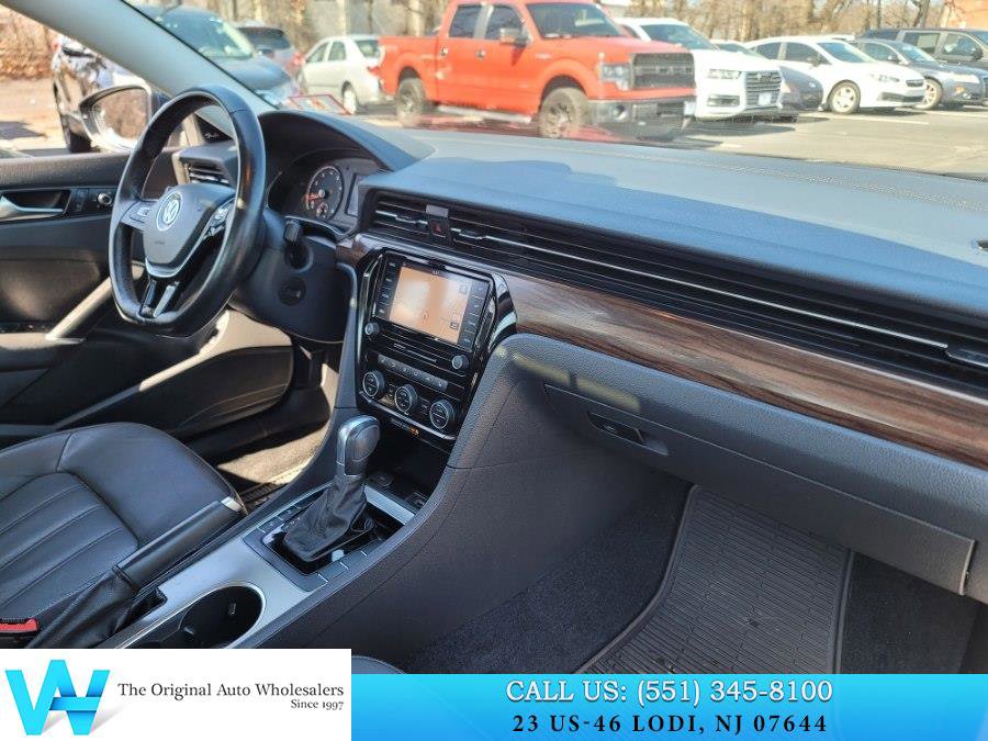 Used 2020 Volkswagen Passat 2.0T SEL image 16