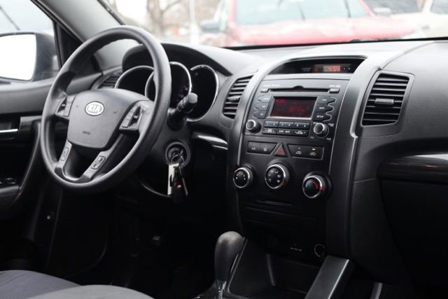Used 2012 Kia Sorento LX w/ Third Row Pkg image 30