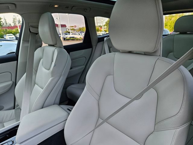 Certified 2025 Volvo XC60 T8 Plus w/ Protection Package Premier AWD/4WD image 18