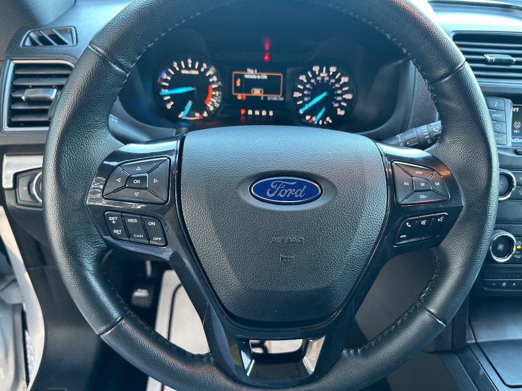 Used 2018 Ford Explorer XLT image 13