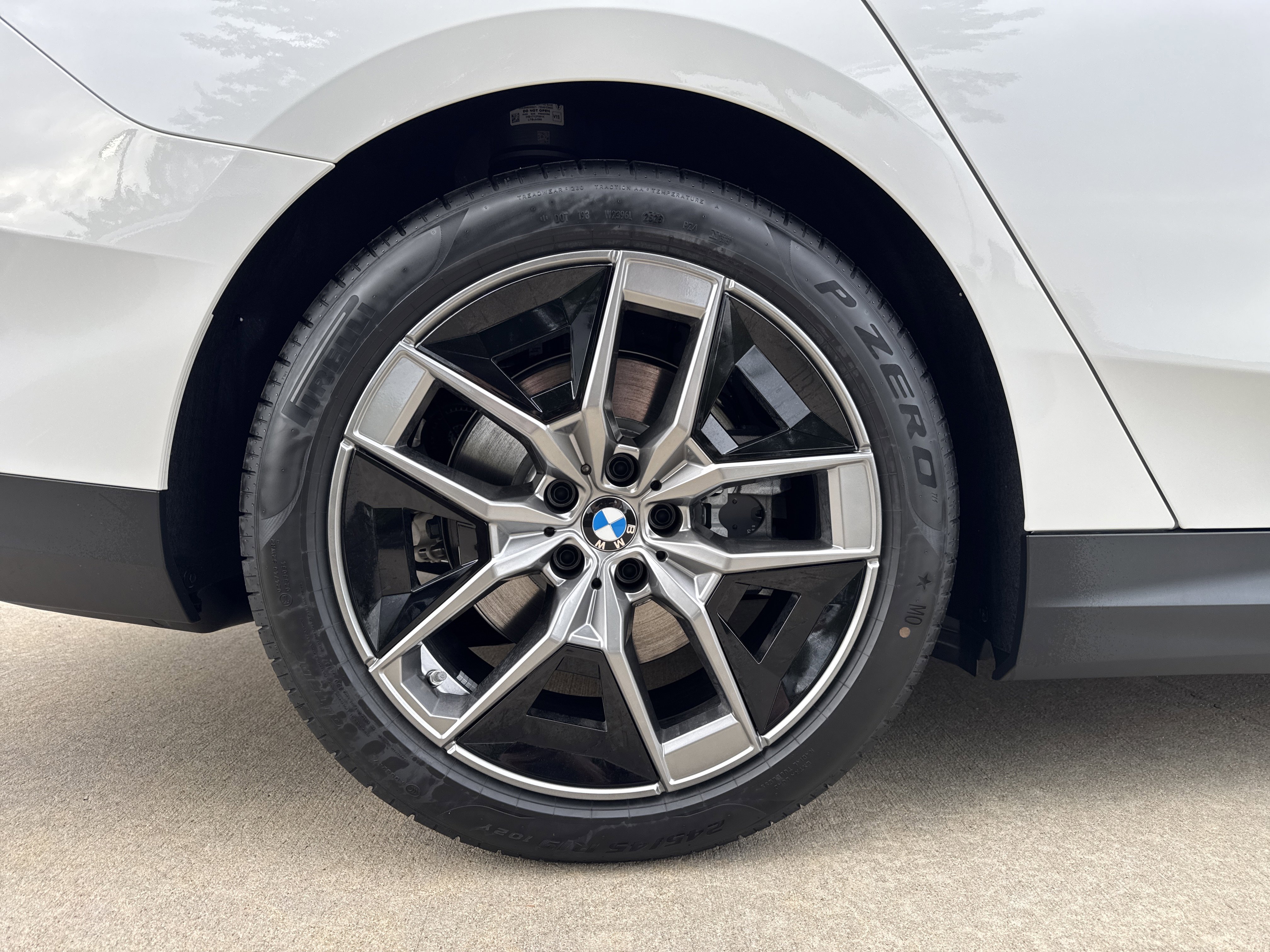 New 2026 BMW i5 eDrive40 w/ Premium Package image 28