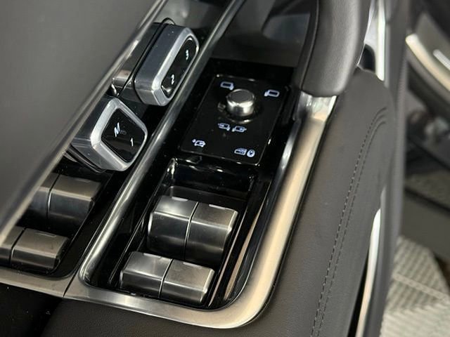New 2025 Land Rover Range Rover SE image 29