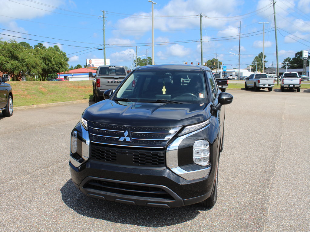 Used 2022 Mitsubishi Outlander ES FWD image 5