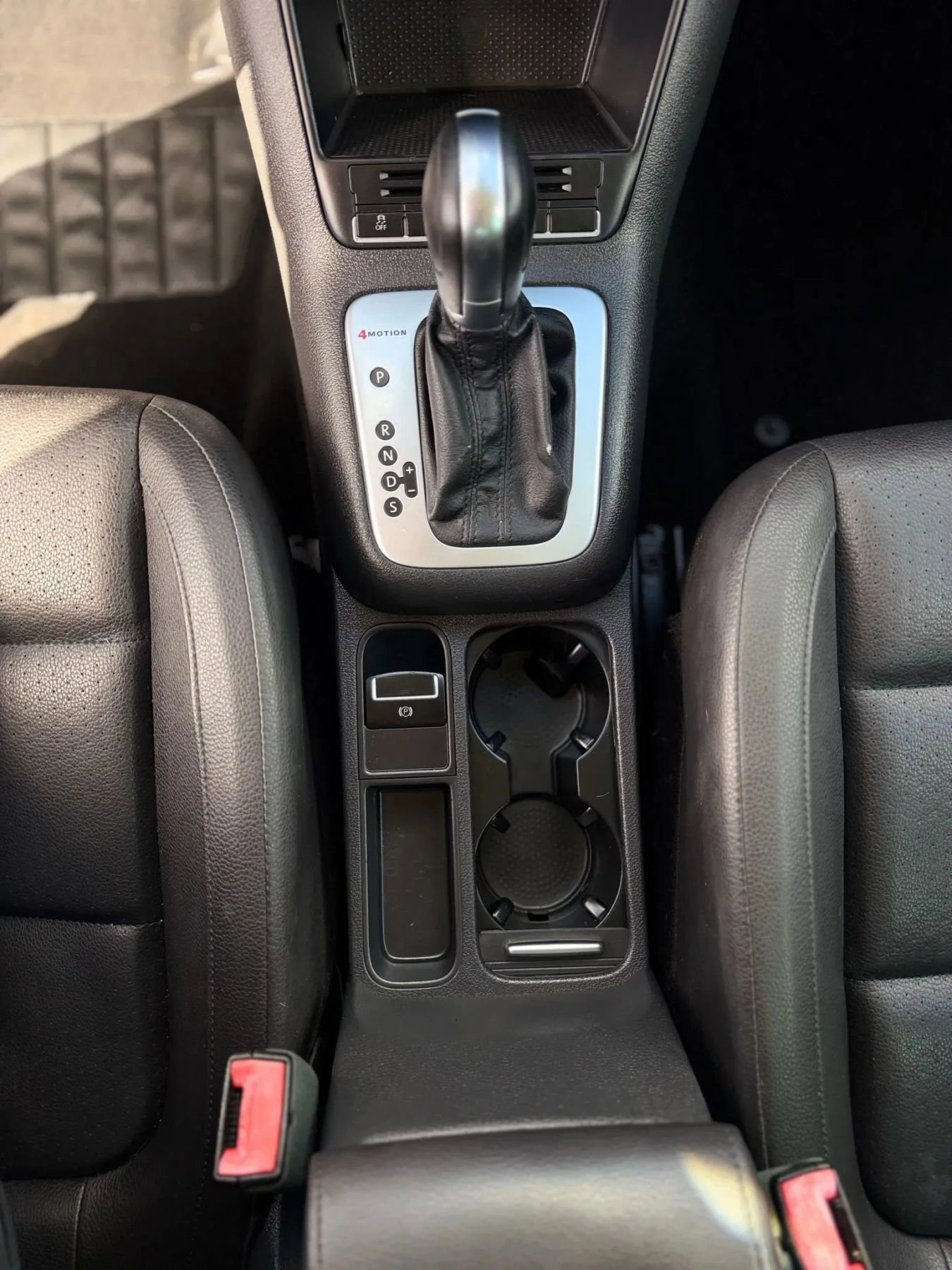 Used 2015 Volkswagen Tiguan SE image 26