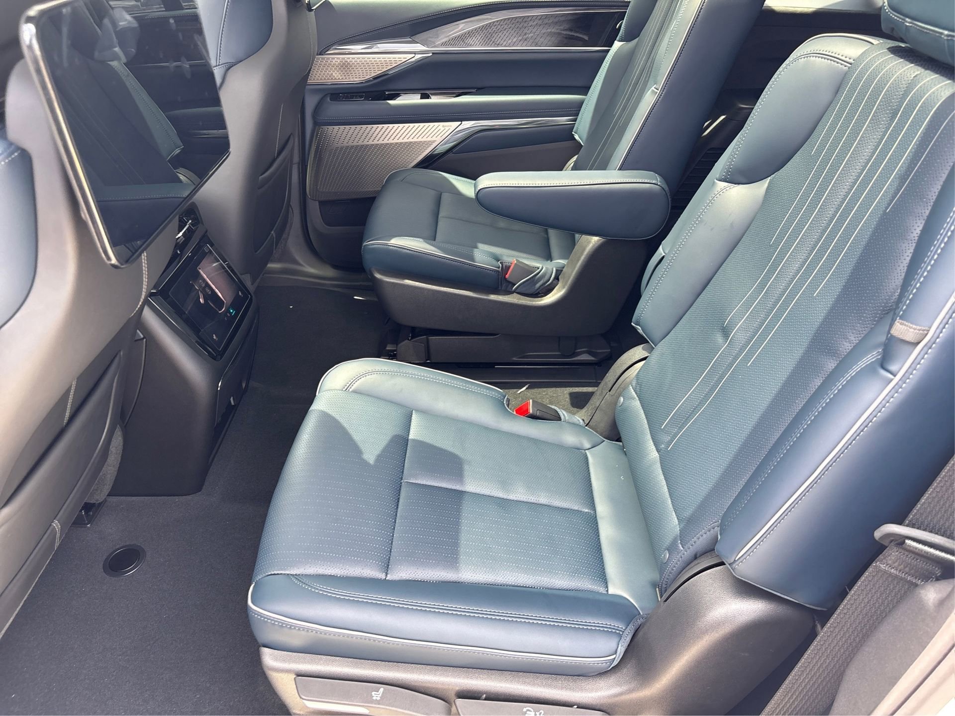 New 2025 Cadillac Escalade IQ Luxury 2 image 10