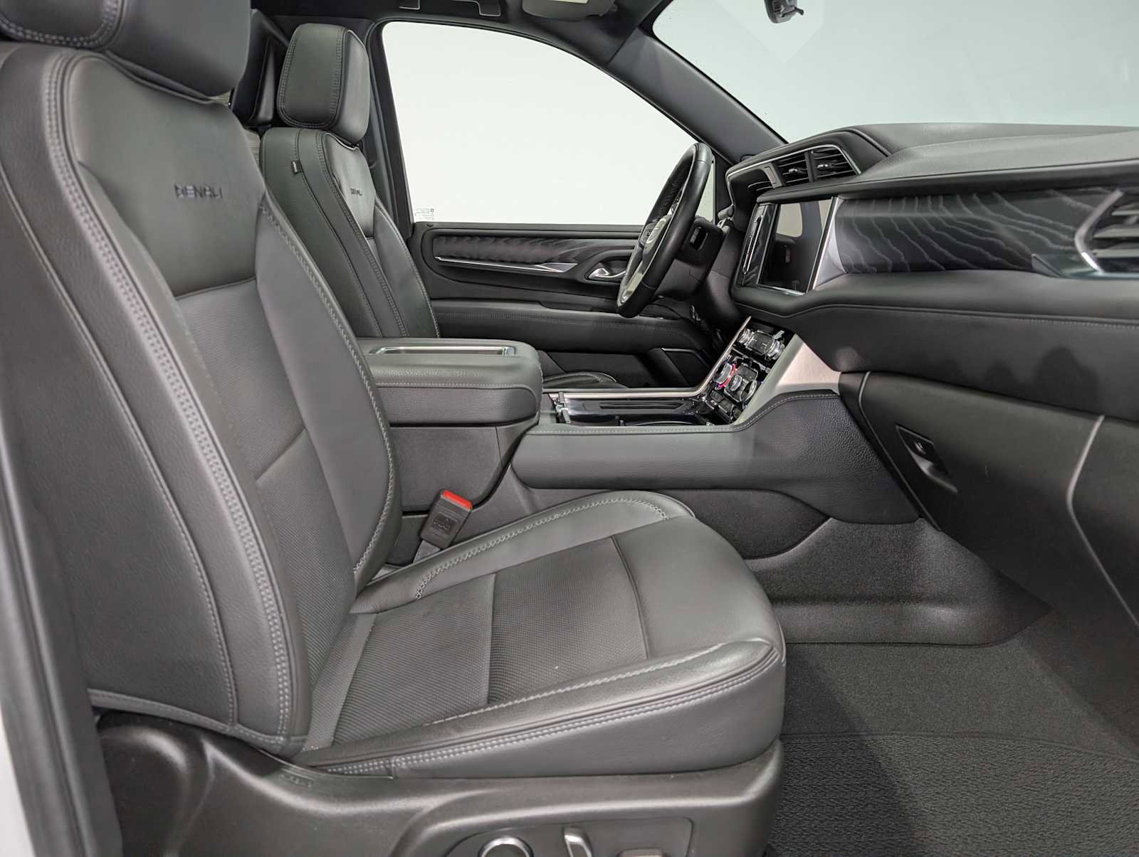 Used 2024 GMC Yukon Denali w/ Advanced Technology Package image 47