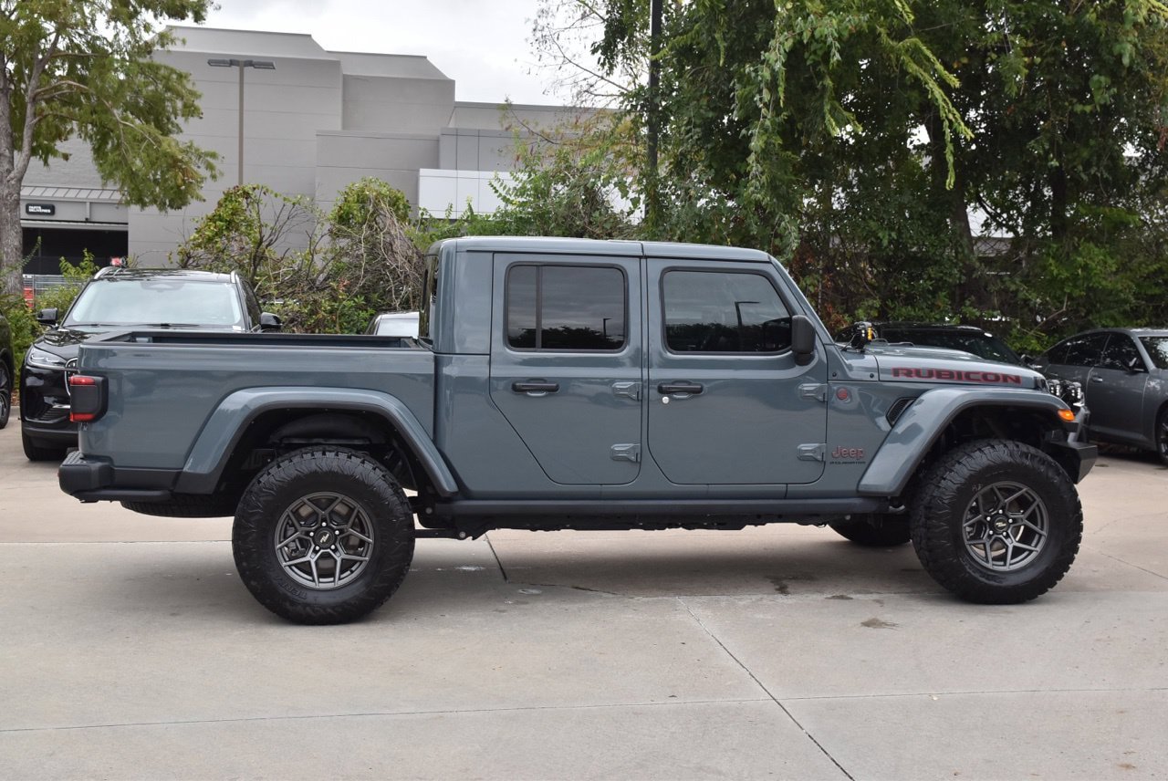 Used 2025 Jeep Gladiator Rubicon w/ Convenience Group AWD/4WD image 6