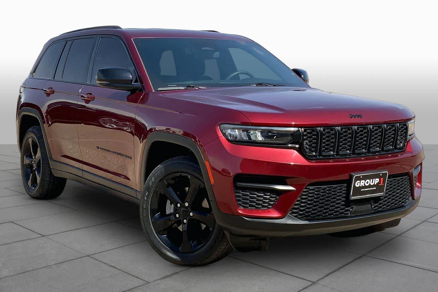 Used 2023 Jeep Grand Cherokee Altitude AWD/4WD image 2