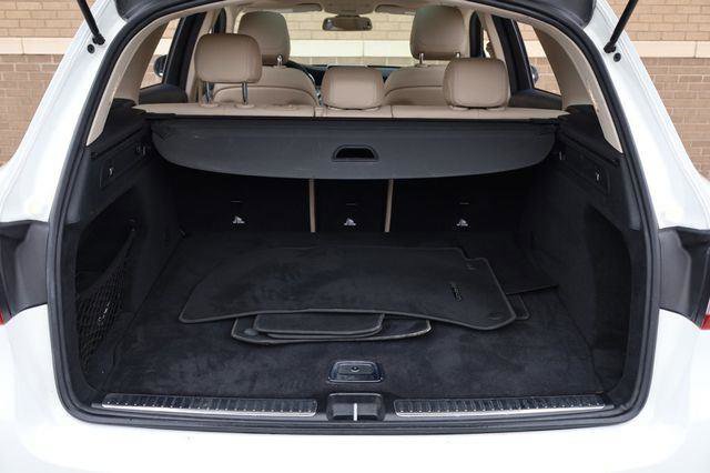 Used 2017 Mercedes-Benz GLC 300 4MATIC image 10