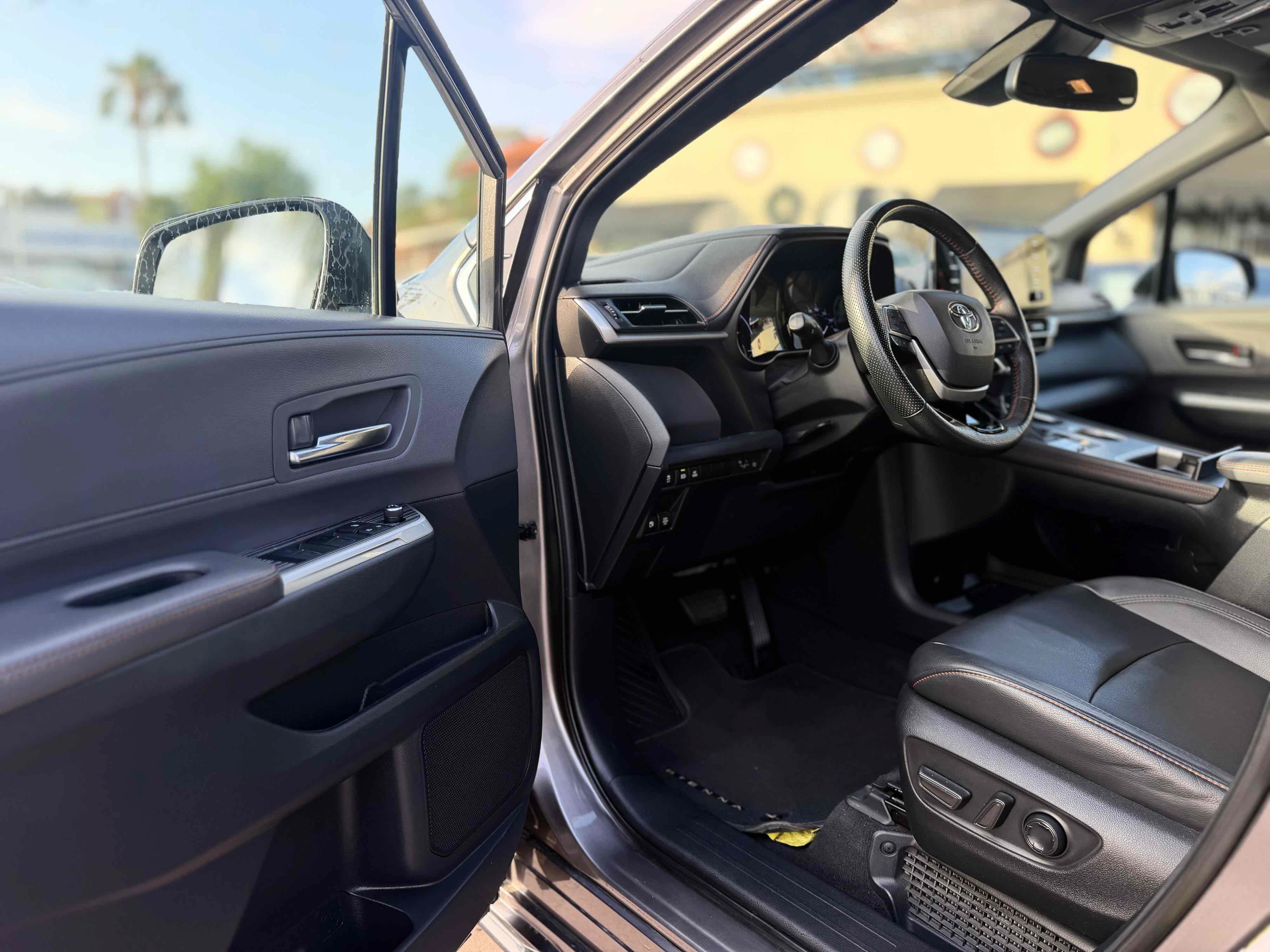 Used 2022 Toyota Sienna XSE w/ XSE Plus Package FWD image 19