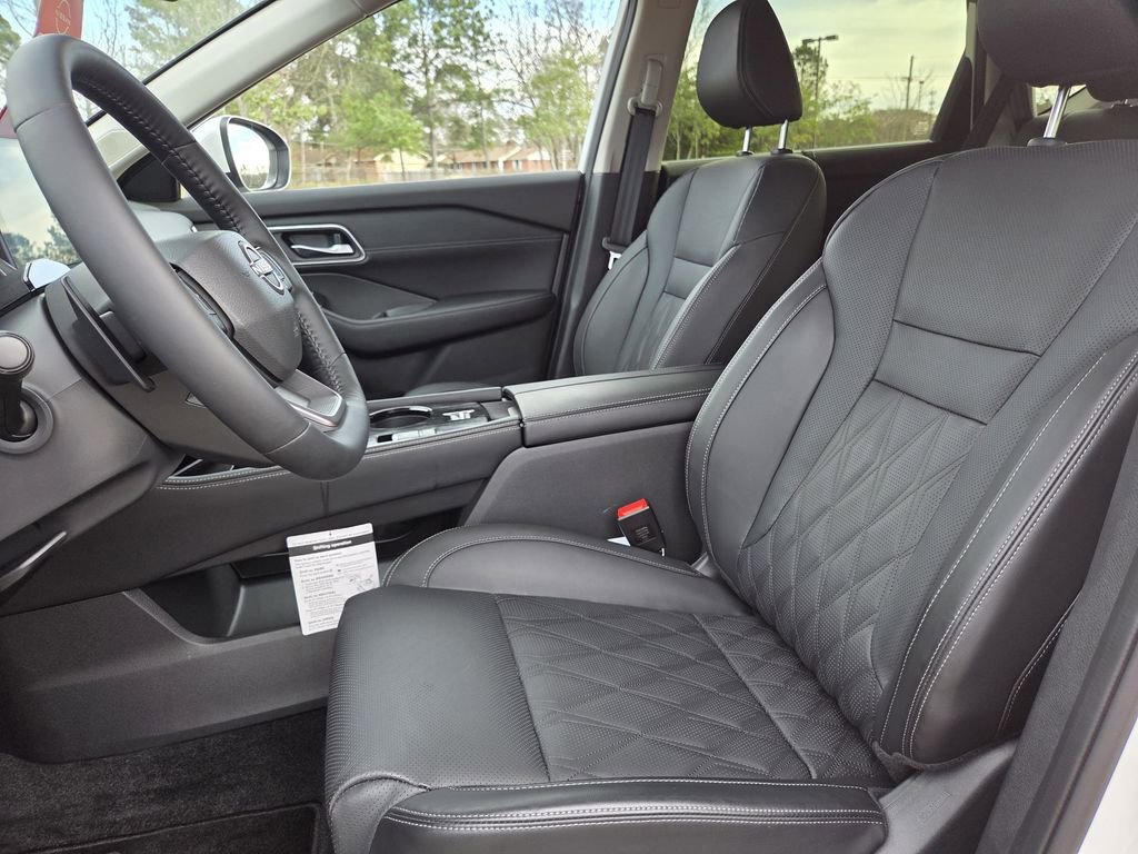 Certified 2025 Nissan Rogue Platinum w/ Tech Package image 12