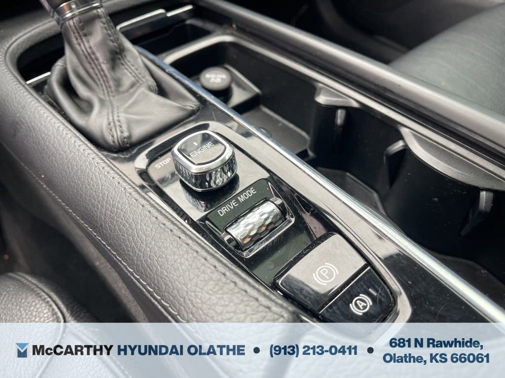 Used 2016 Volvo XC90 T6 Momentum w/ Momentum Plus Package AWD/4WD image 12