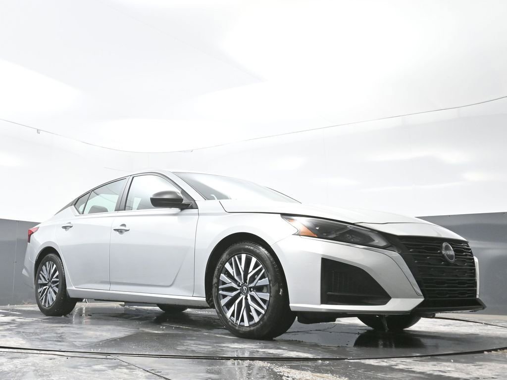 Used 2024 Nissan Altima 2.5 SV image 49