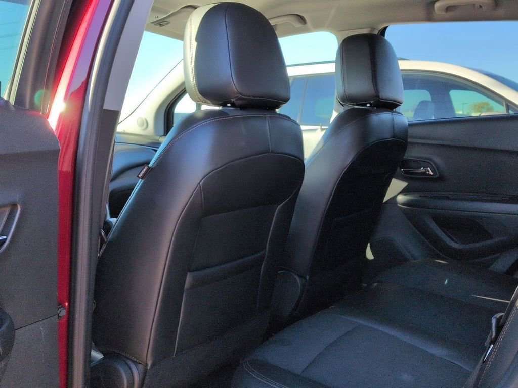 Used 2022 Chevrolet Trax LT w/ LT Convenience Package image 21