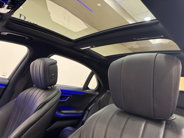 Used 2022 Mercedes-Benz S 500 4MATIC w/ AMG Line Package image 21