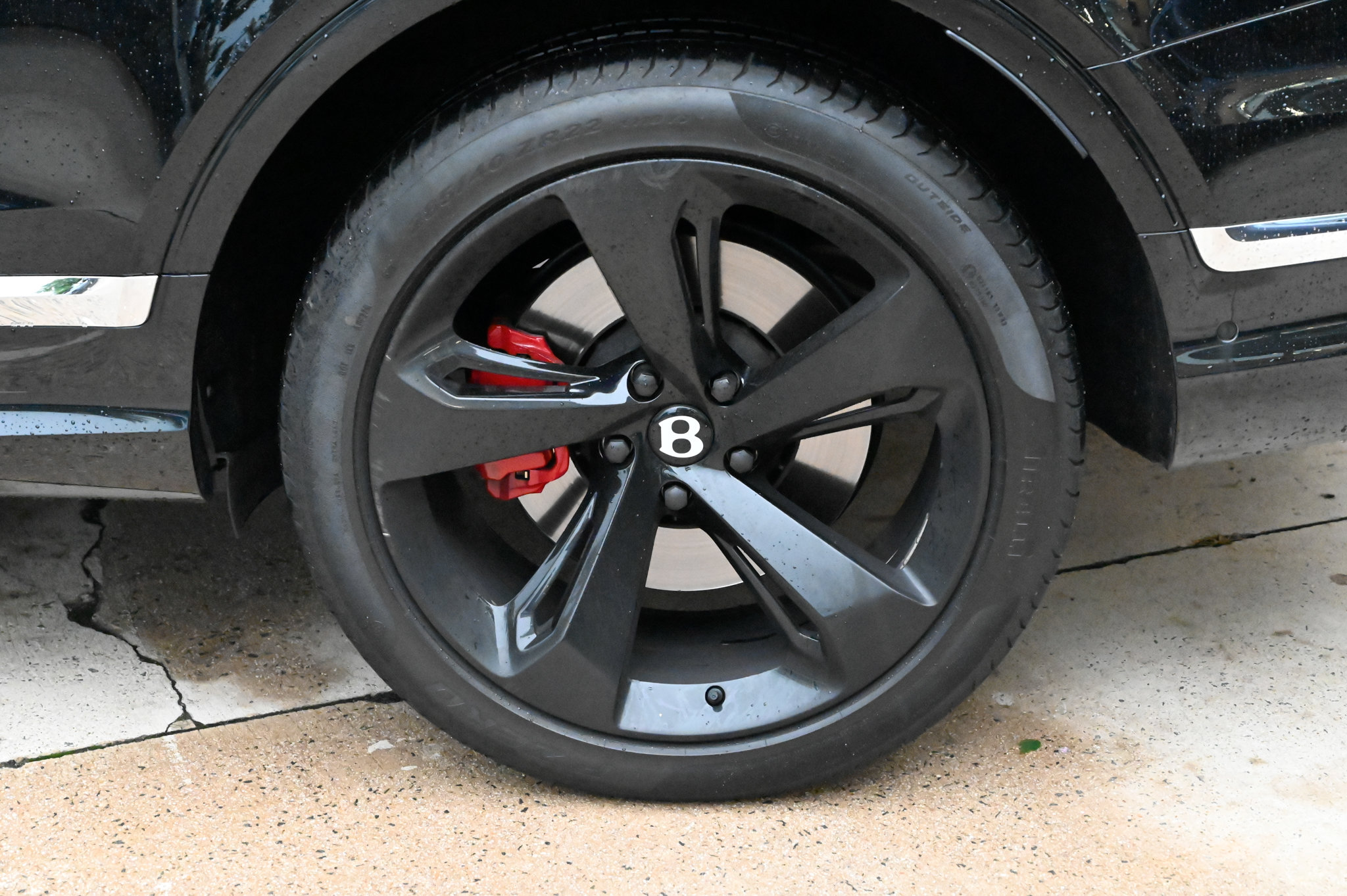 Used 2025 Bentley Bentayga AWD/4WD image 10
