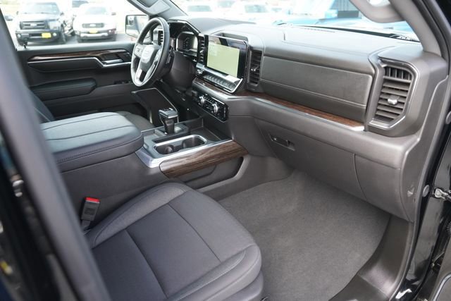 Used 2025 GMC Sierra 1500 Elevation w/ LPO, Elevation Black Package AWD/4WD image 17