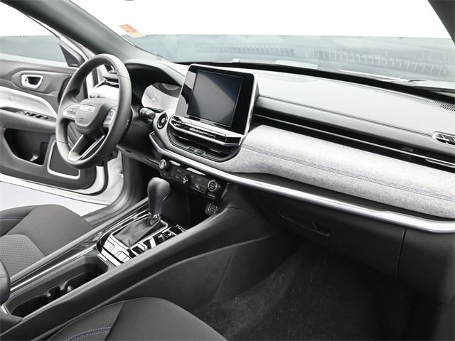 Used 2025 Jeep Compass Sport image 12